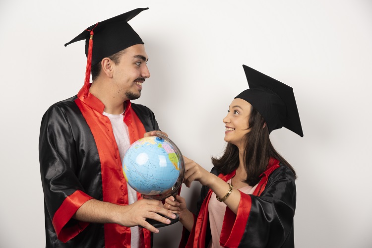 You are currently viewing How Do Study Abroad Consultants Help You Avoid Costly Admission Mistakes?